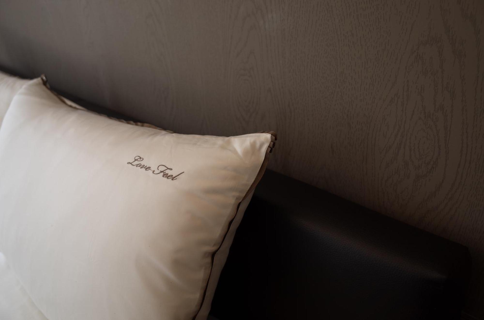 Shanghai Downtown Hills Boutique Guesthouse - Near Metro Line 7, Exit 3, Changping Road Room photo