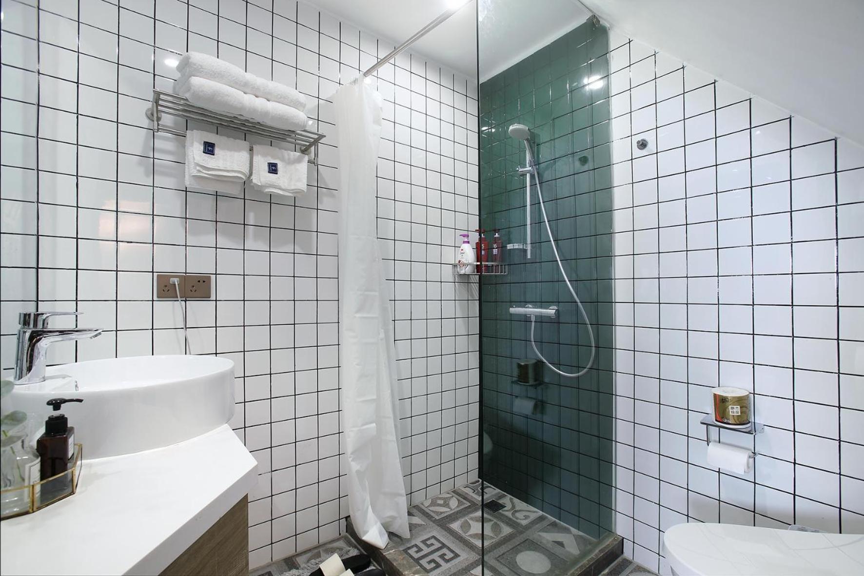 Shanghai Downtown Hills Boutique Guesthouse - Near Metro Line 7, Exit 3, Changping Road Room photo