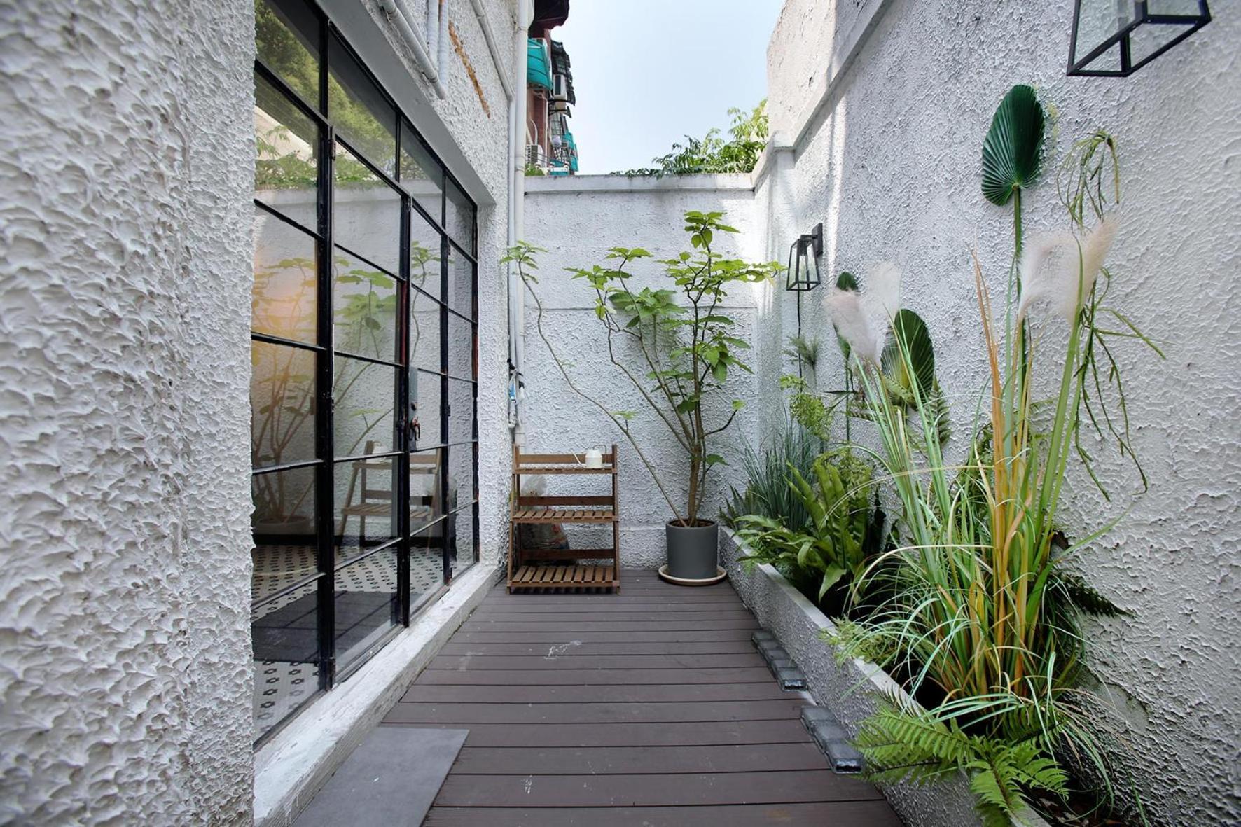 Shanghai Downtown Hills Boutique Guesthouse - Near Metro Line 7, Exit 3, Changping Road Room photo
