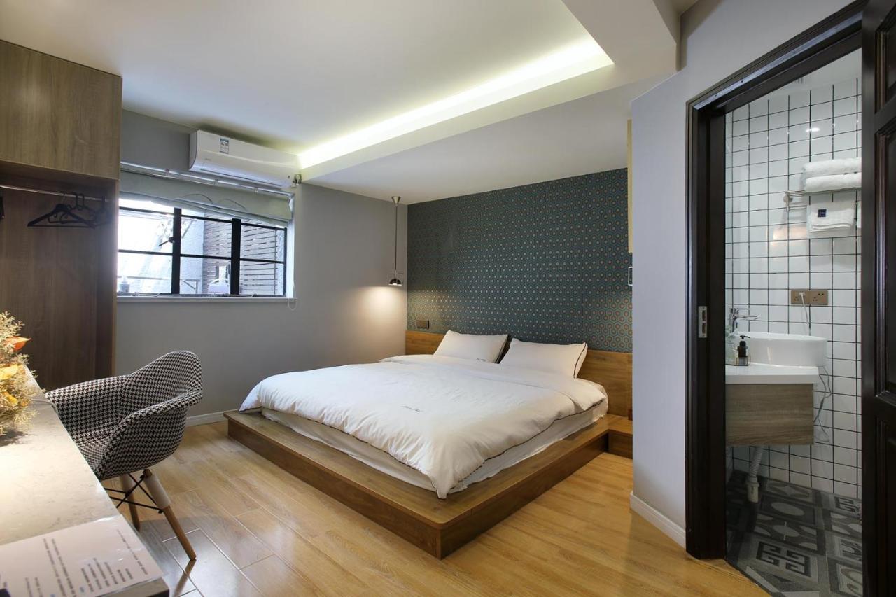 Shanghai Downtown Hills Boutique Guesthouse - Near Metro Line 7, Exit 3, Changping Road Room photo